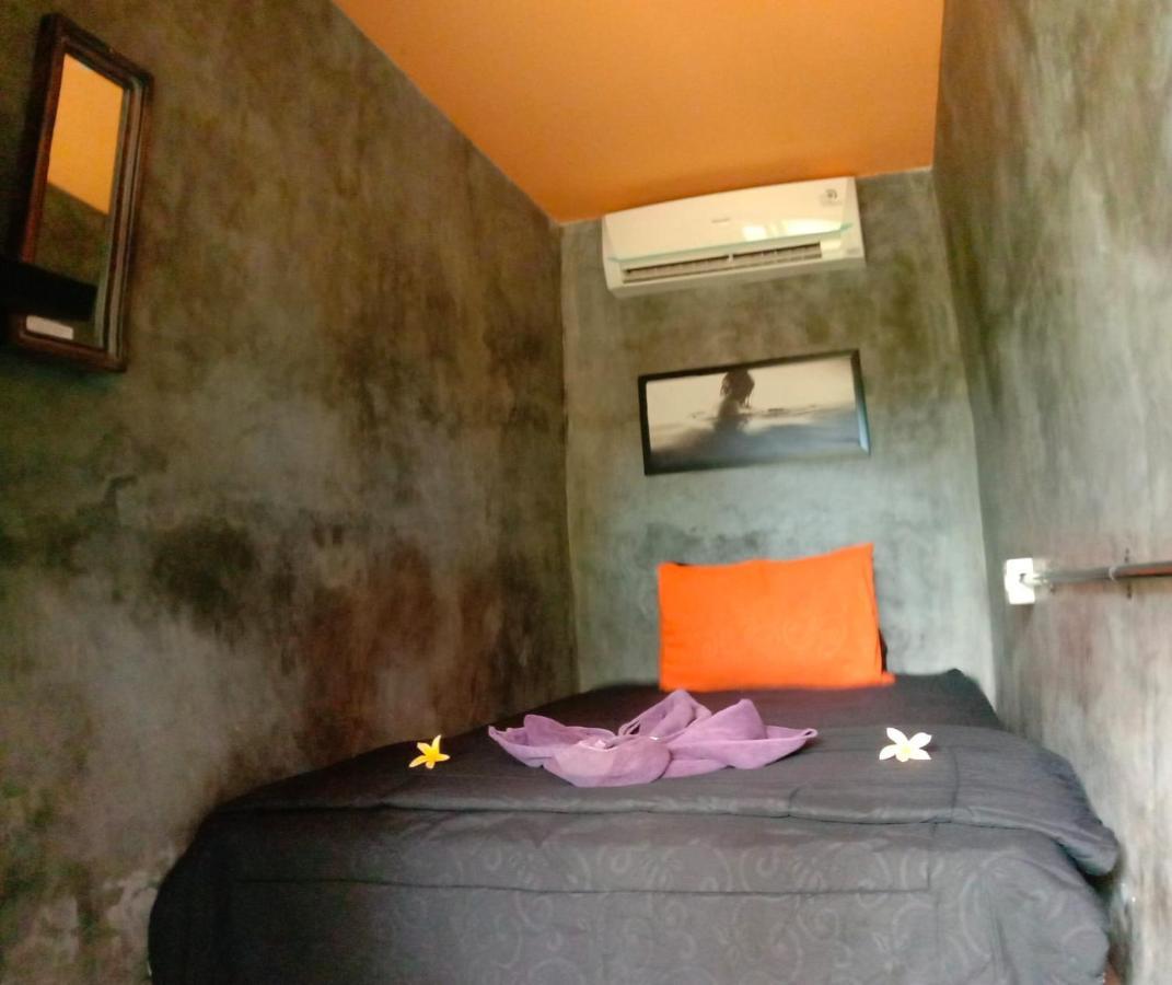 Keramas Surf Hostel Buitenkant foto